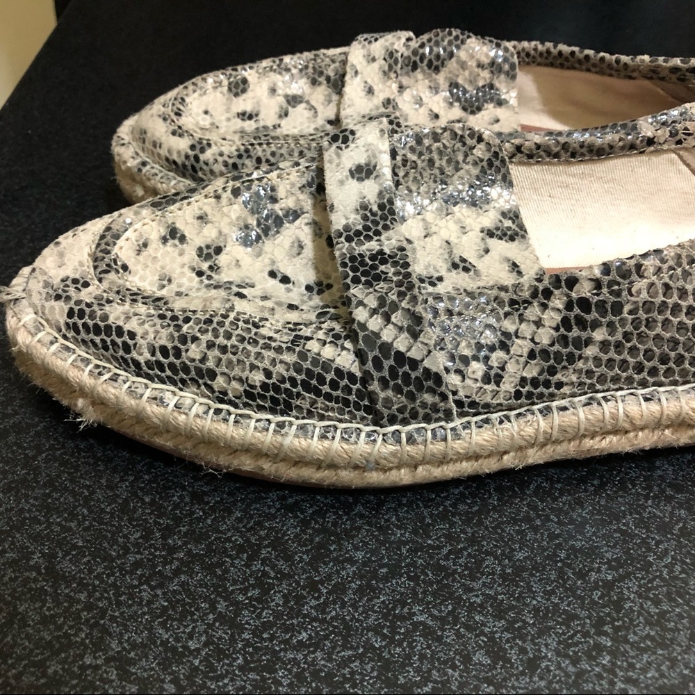 H&M Snakeskin Flat shoes